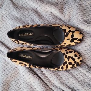 Womens leapord pumps